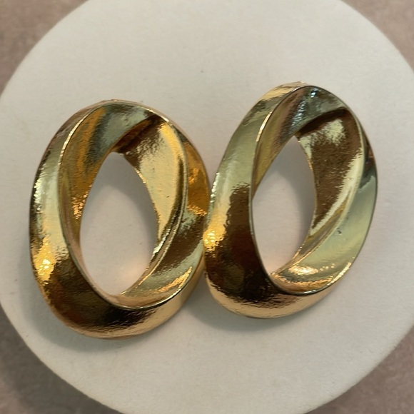 Zara Hollow Circle Gold Stud Earrings - Picture 7 of 13